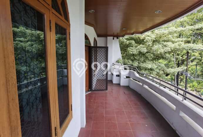 Dijual Rumah Luas Elegan Dengan View Cantik di Meruya, Jakarta Barat Dijual Rumah Luas Elegan Dengan View Cantik di Meruya, Jakarta Barat
