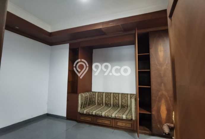 Dijual Rumah Luas Elegan Dengan View Cantik di Meruya, Jakarta Barat Dijual Rumah Luas Elegan Dengan View Cantik di Meruya, Jakarta Barat