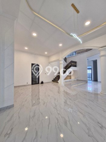 Dijual Rumah Luas Megah Dengan View Eksklusif di Tomang, Jakarta Barat Dijual Rumah Luas Megah Dengan View Eksklusif di Tomang, Jakarta Barat