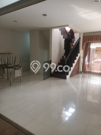 Disewakan! Rumah 4 Kamar Tidur &
4 Kamar Mandi di Raffles Hills, Jakarta Timur Disewakan! Rumah 4 Kamar Tidur &
4 Kamar Mandi di Raffles Hills, Jakarta Timur