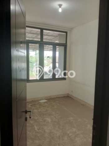 Rumah Luas Asri 3 KT Siap Huni di Raffles Hills Jakarta Timur Rumah Luas Asri 3 KT Siap Huni di Raffles Hills Jakarta Timur