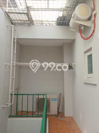 Dijual Hunian Rumah Terawat 4 Kamar di Raffles Hills, Jakarta Timur Dijual Hunian Rumah Terawat 4 Kamar di Raffles Hills, Jakarta Timur