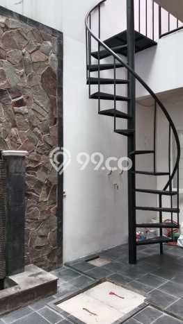 Rumah Sewa Jakarta Timur LT 136m2 LB 148m2 Kawasan Raffles Hills Rumah Sewa Jakarta Timur LT 136m2 LB 148m2 Kawasan Raffles Hills