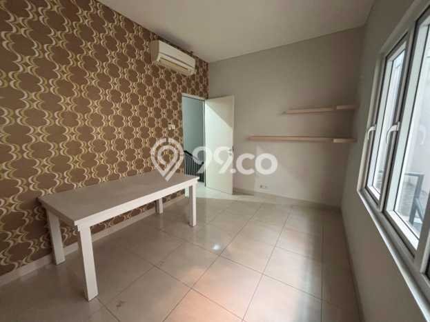 Rumah sewa siap huni 3 Kamar Tidur di Raffles Hills, Jakarta Timur Rumah sewa siap huni 3 Kamar Tidur di Raffles Hills, Jakarta Timur