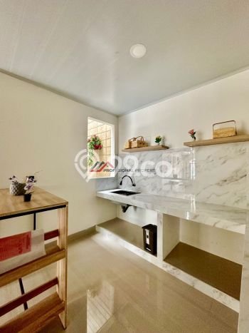 Rumah Nyaman dengan Luas Tanah 198m² dan Luas Bangunan 285m² di Kawasan Kebayoran Baru, Jakarta Selatan Rumah Nyaman dengan Luas Tanah 198m² dan Luas Bangunan 285m² di Kawasan Kebayoran Baru, Jakarta Selatan