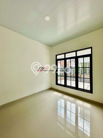 Rumah Nyaman dengan Luas Tanah 198m² dan Luas Bangunan 285m² di Kawasan Kebayoran Baru, Jakarta Selatan Rumah Nyaman dengan Luas Tanah 198m² dan Luas Bangunan 285m² di Kawasan Kebayoran Baru, Jakarta Selatan