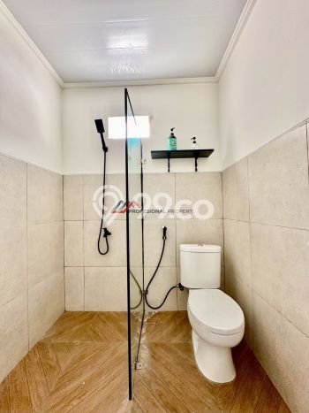 Rumah Nyaman dengan Luas Tanah 198m² dan Luas Bangunan 285m² di Kawasan Kebayoran Baru, Jakarta Selatan Rumah Nyaman dengan Luas Tanah 198m² dan Luas Bangunan 285m² di Kawasan Kebayoran Baru, Jakarta Selatan