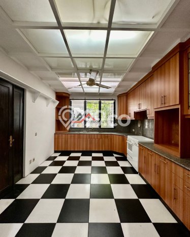 Hunian Elit LB 500m2 Siap Huni Desain Elegan di Kemang, Jakarta Selatan Hunian Elit LB 500m2 Siap Huni Desain Elegan di Kemang, Jakarta Selatan