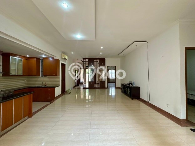 RECOMMENDED! Rumah di Tanjung Barat, 3 KT, Lokasi Strategis, Luas 252m² LB 200m² RECOMMENDED! Rumah di Tanjung Barat, 3 KT, Lokasi Strategis, Luas 252m² LB 200m²