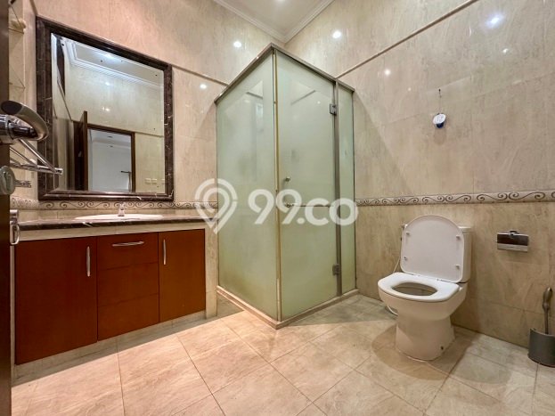 RECOMMENDED! Rumah di Tanjung Barat, 3 KT, Lokasi Strategis, Luas 252m² LB 200m² RECOMMENDED! Rumah di Tanjung Barat, 3 KT, Lokasi Strategis, Luas 252m² LB 200m²