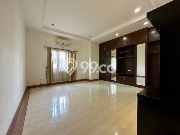 RECOMMENDED! Rumah di Tanjung Barat, 3 KT, Lokasi Strategis, Luas 252m² LB 200m² RECOMMENDED! Rumah di Tanjung Barat, 3 KT, Lokasi Strategis, Luas 252m² LB 200m²