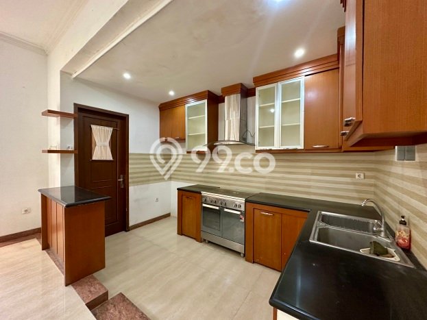RECOMMENDED! Rumah di Tanjung Barat, 3 KT, Lokasi Strategis, Luas 252m² LB 200m² RECOMMENDED! Rumah di Tanjung Barat, 3 KT, Lokasi Strategis, Luas 252m² LB 200m²