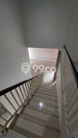 Disewakan! Rumah 5 Kamar Tidur &
3 Kamar Mandi di Bintaro, Tangerang Selatan Disewakan! Rumah 5 Kamar Tidur &
3 Kamar Mandi di Bintaro, Tangerang Selatan