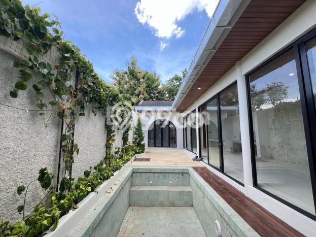 PELUANG INVESTASI! Vila di , Area 200m2m², Prospek Menjanjikan PELUANG INVESTASI! Vila di , Area 200m2m², Prospek Menjanjikan