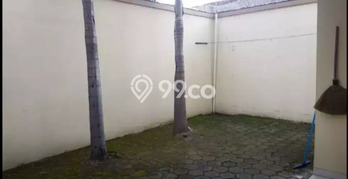 SPECIAL LISTING! Rumah area Laweyan, 3 KT, Akses Pusat Kota, LT 200m² Bangunan 110m² SPECIAL LISTING! Rumah area Laweyan, 3 KT, Akses Pusat Kota, LT 200m² Bangunan 110m²