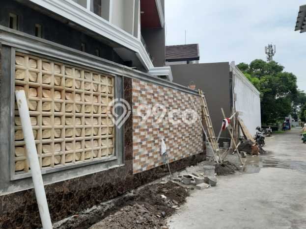 Rumah Strategis Modern Lb 180m2 di Manahan, Solo Rumah Strategis Modern Lb 180m2 di Manahan, Solo