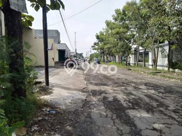 Gudang Kawasan Jaten, Luas 400m², Disewakan, Kawasan Bisnis, Siap Pakai Gudang Kawasan Jaten, Luas 400m², Disewakan, Kawasan Bisnis, Siap Pakai