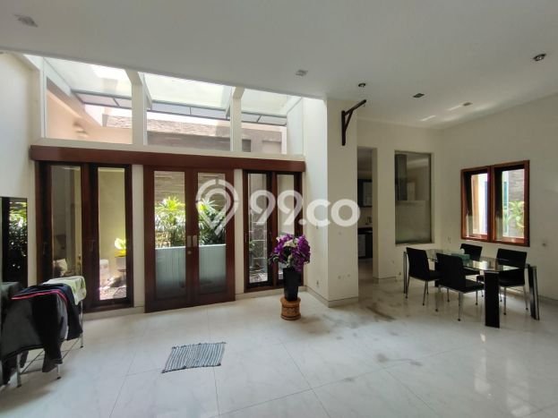 Rumah PREMIUM di Solo Baru, Solo, Luas 300m2m² Bangunan 350m2m² KESEMPATAN TERBATAS! Rumah PREMIUM di Solo Baru, Solo, Luas 300m2m² Bangunan 350m2m² KESEMPATAN TERBATAS!