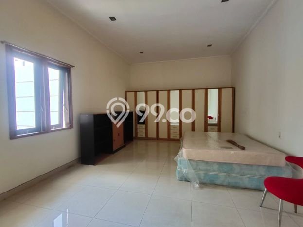 Rumah PREMIUM di Solo Baru, Solo, Luas 300m2m² Bangunan 350m2m² KESEMPATAN TERBATAS! Rumah PREMIUM di Solo Baru, Solo, Luas 300m2m² Bangunan 350m2m² KESEMPATAN TERBATAS!