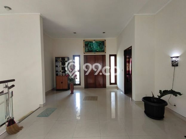 Rumah PREMIUM di Solo Baru, Solo, Luas 300m2m² Bangunan 350m2m² KESEMPATAN TERBATAS! Rumah PREMIUM di Solo Baru, Solo, Luas 300m2m² Bangunan 350m2m² KESEMPATAN TERBATAS!