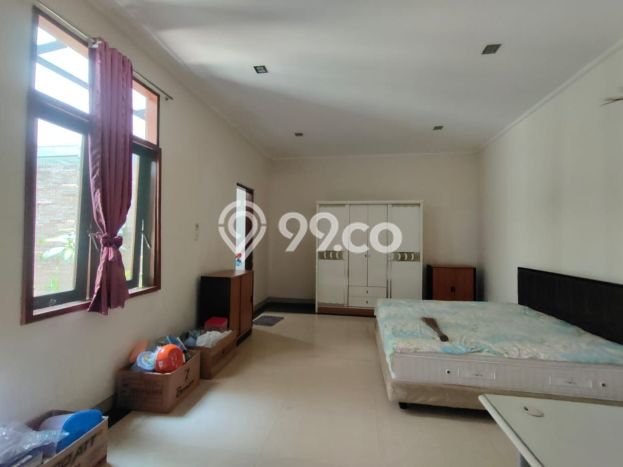Rumah PREMIUM di Solo Baru, Solo, Luas 300m2m² Bangunan 350m2m² KESEMPATAN TERBATAS! Rumah PREMIUM di Solo Baru, Solo, Luas 300m2m² Bangunan 350m2m² KESEMPATAN TERBATAS!