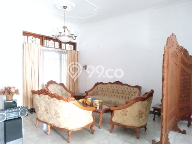 KESEMPATAN TERBAIK! Rumah Asri di Banyuanyar, LT 410m2m² Bangunan 350m2m² KESEMPATAN TERBAIK! Rumah Asri di Banyuanyar, LT 410m2m² Bangunan 350m2m²