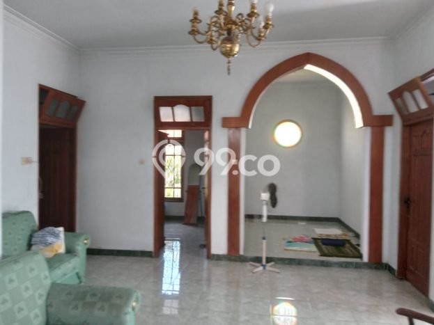KESEMPATAN TERBAIK! Rumah Asri di Banyuanyar, LT 410m2m² Bangunan 350m2m² KESEMPATAN TERBAIK! Rumah Asri di Banyuanyar, LT 410m2m² Bangunan 350m2m²