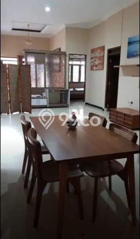 Lokasi strategis! Rumah siap pakai disewakan di Sondakan LB 150m2 Lokasi strategis! Rumah siap pakai disewakan di Sondakan LB 150m2