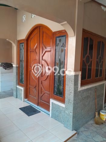 Jual Rumah Bagus Siap Huni LB 140m2 di Gentan, Solo Jual Rumah Bagus Siap Huni LB 140m2 di Gentan, Solo