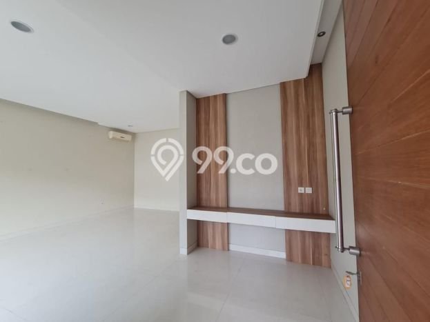 Disewakan! Rumah 5 Kamar Tidur &
4 Kamar Mandi di Gading Serpong, Tangerang Disewakan! Rumah 5 Kamar Tidur &
4 Kamar Mandi di Gading Serpong, Tangerang