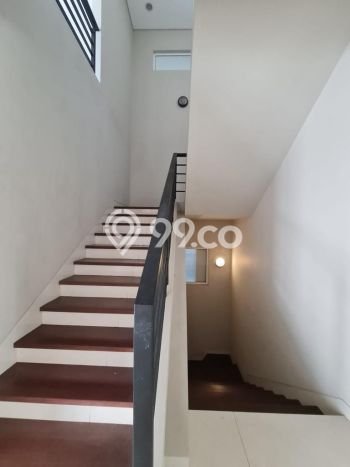 Disewakan! Rumah 5 Kamar Tidur &
4 Kamar Mandi di Gading Serpong, Tangerang Disewakan! Rumah 5 Kamar Tidur &
4 Kamar Mandi di Gading Serpong, Tangerang