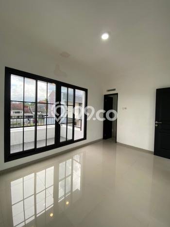 Rumah Modern 4 KT di Batu Malang Semi Furnished Rumah Modern 4 KT di Batu Malang Semi Furnished