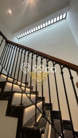 Sewa Rumah Nyaman LT 480m2 / LB 600m2 di BSD De Park, Tangerang Sewa Rumah Nyaman LT 480m2 / LB 600m2 di BSD De Park, Tangerang