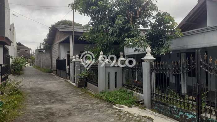 Lokasi strategis! Rumah siap huni dikontrakkan di Gamping LB 100m2 Lokasi strategis! Rumah siap huni dikontrakkan di Gamping LB 100m2