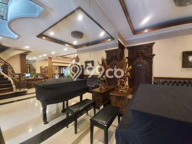Rumah Luxury di Jakarta Selatan Strategis Kondisi Baik Rumah Luxury di Jakarta Selatan Strategis Kondisi Baik