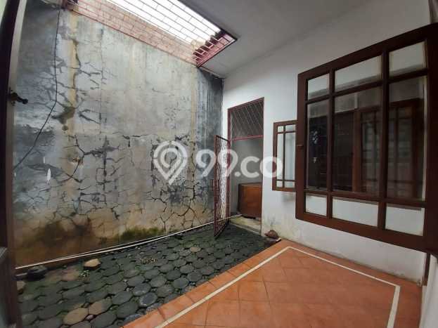 Rumah di Cinere, Siap Huni, LT 240m² Rumah di Cinere, Siap Huni, LT 240m²