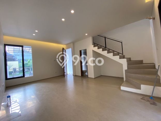 For Sale Rumah 4 Kamar Lokasi Ideal Bagus dan Strategis di Cinere For Sale Rumah 4 Kamar Lokasi Ideal Bagus dan Strategis di Cinere