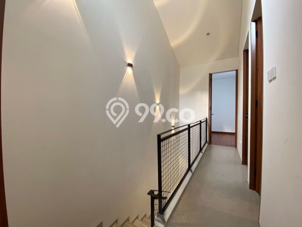 For Sale Rumah 4 Kamar Lokasi Ideal Bagus dan Strategis di Cinere For Sale Rumah 4 Kamar Lokasi Ideal Bagus dan Strategis di Cinere