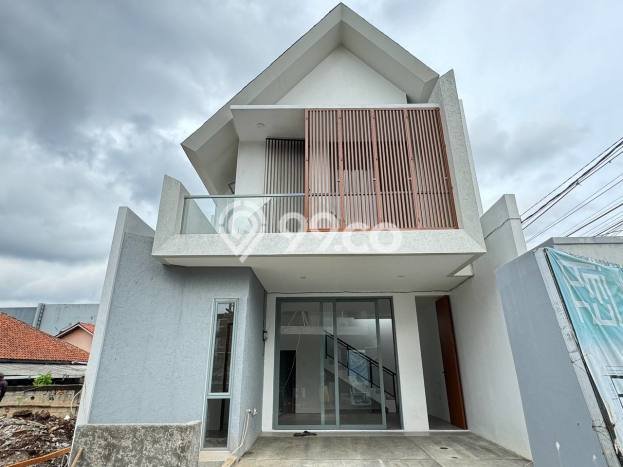 Rumah Luas Asri 3 KT Siap Huni di Lebak Bulus Jakarta Selatan Rumah Luas Asri 3 KT Siap Huni di Lebak Bulus Jakarta Selatan