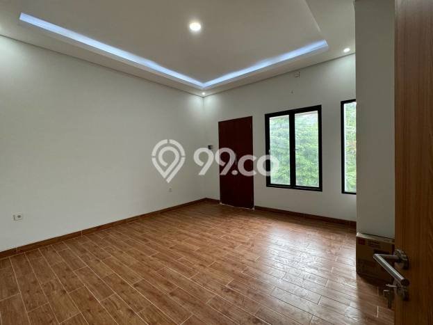 For Sale Rumah 4 Kamar Lokasi Ideal Bagus dan Strategis di Cinere For Sale Rumah 4 Kamar Lokasi Ideal Bagus dan Strategis di Cinere