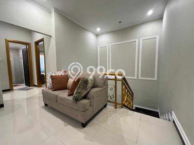 Hunian Elit LB 185m2 Siap Pakai Desain Elegan di CIREUNDEU, Tangerang Hunian Elit LB 185m2 Siap Pakai Desain Elegan di CIREUNDEU, Tangerang