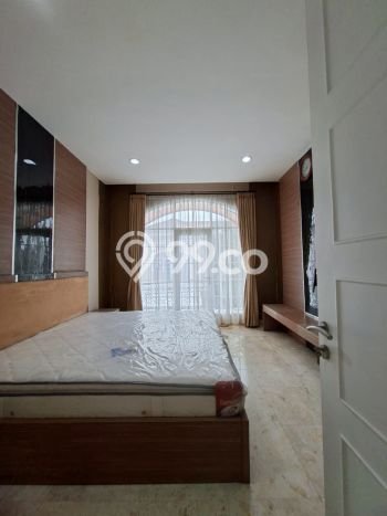 Rumah Strategis Minimalis Lb 130m2 di Ciputat, Tangerang Selatan Rumah Strategis Minimalis Lb 130m2 di Ciputat, Tangerang Selatan