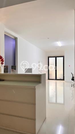 Hunian Mewah LB 200m2 Siap Huni Desain Elegan di Bintaro, Tangerang Selatan Hunian Mewah LB 200m2 Siap Huni Desain Elegan di Bintaro, Tangerang Selatan