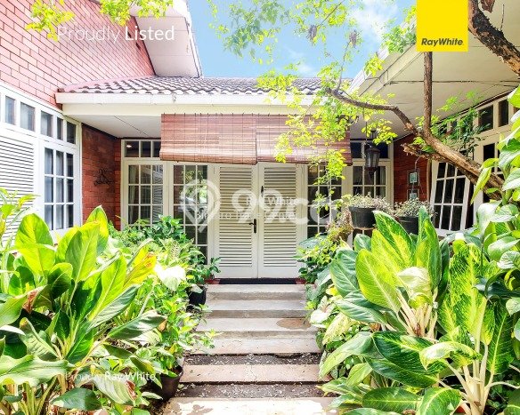 Rumah Luxury Modern Tanpa Renovasi di Rempoa Tangerang Selatan Rumah Luxury Modern Tanpa Renovasi di Rempoa Tangerang Selatan