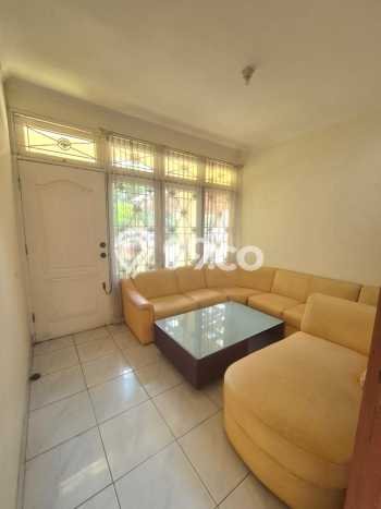 Rumah Elit LB 160m2 Siap Pakai Desain Elegan di Bintaro, Tangerang Selatan Rumah Elit LB 160m2 Siap Pakai Desain Elegan di Bintaro, Tangerang Selatan
