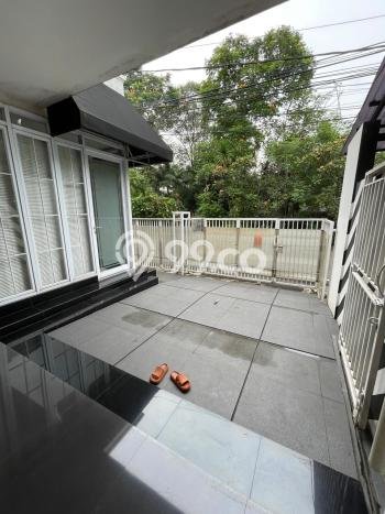 Hunian Mewah LB 254m2 Siap Huni Desain Elegan di Bintaro, Tangerang Selatan Hunian Mewah LB 254m2 Siap Huni Desain Elegan di Bintaro, Tangerang Selatan