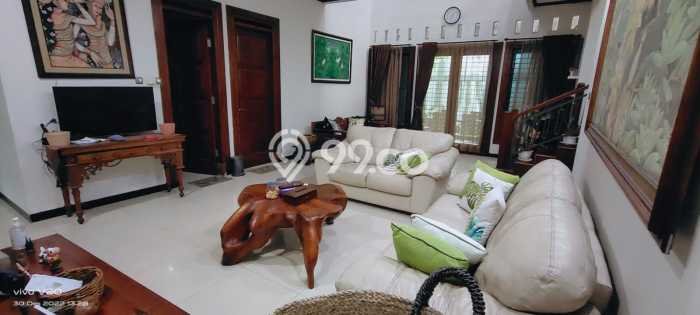Hunian Mewah LB 230m2 Siap Pakai Desain Elegan di Bintaro, Tangerang Selatan Hunian Mewah LB 230m2 Siap Pakai Desain Elegan di Bintaro, Tangerang Selatan