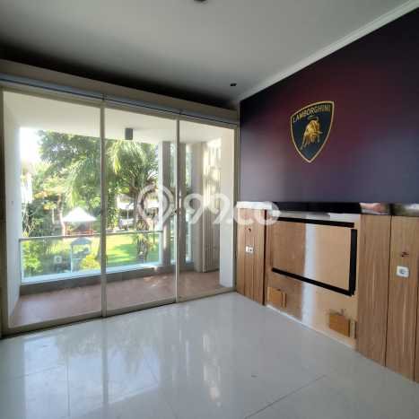 Rumah Mewah LB 250m2 Siap Huni Desain Elegan di Citraland, Surabaya Rumah Mewah LB 250m2 Siap Huni Desain Elegan di Citraland, Surabaya