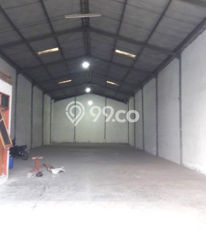 Gudang For Rent Kawasan Margomulyo, Luas 390m², Area Komersial, Jalan Utama Gudang For Rent Kawasan Margomulyo, Luas 390m², Area Komersial, Jalan Utama