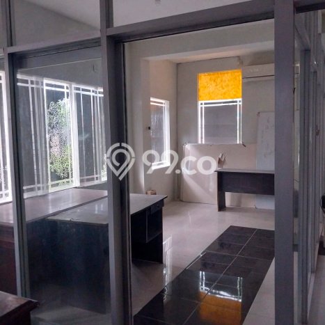 Unit Ruko Disewa Lokasi Jambangan, Surabaya Spesifikasi Luas Bangunan 180m2 Unit Ruko Disewa Lokasi Jambangan, Surabaya Spesifikasi Luas Bangunan 180m2